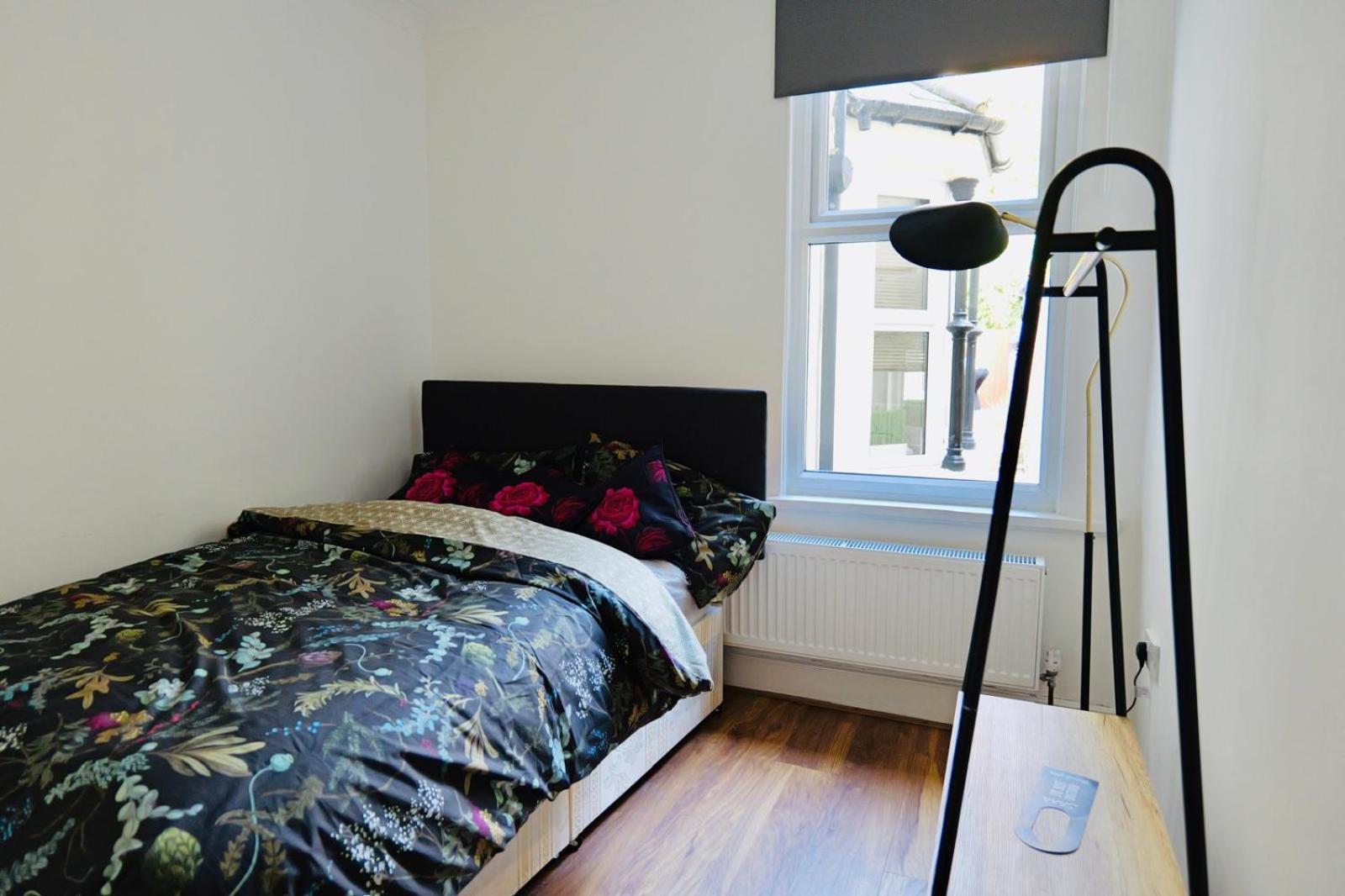 Two Bedroom Flat Near Transport & Shops Londra Dış mekan fotoğraf